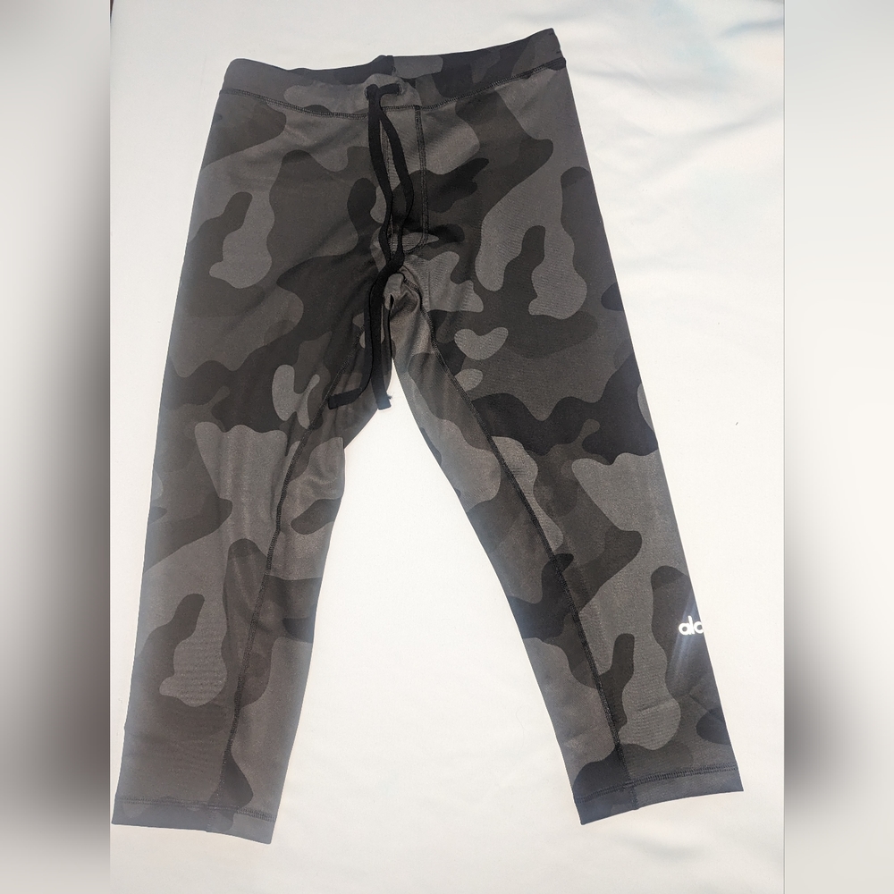 Alo Yoga Capri Womens Small Gray Camo Drawstring Perform' Stretch Leggings BNWOT